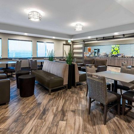 La Quinta By Wyndham Fairbanks Airport Hotell Exteriör bild